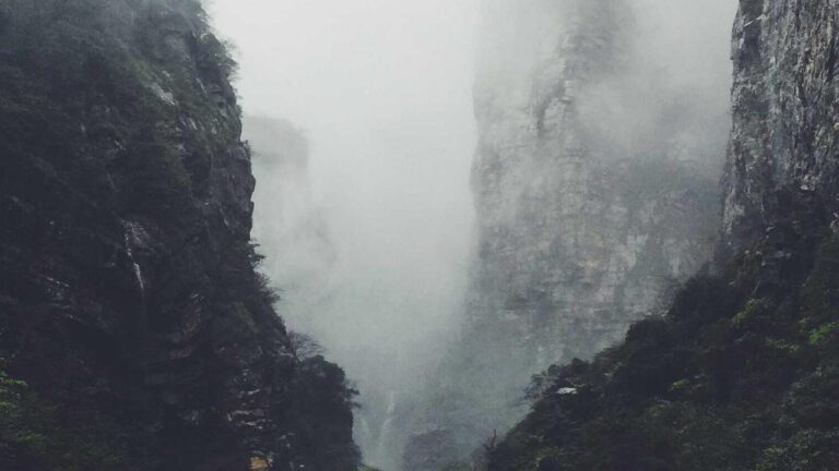 Symbolbild zum Thema POL-NE: Autofahrerin flüchtet nach Unfall mit Radfahrer