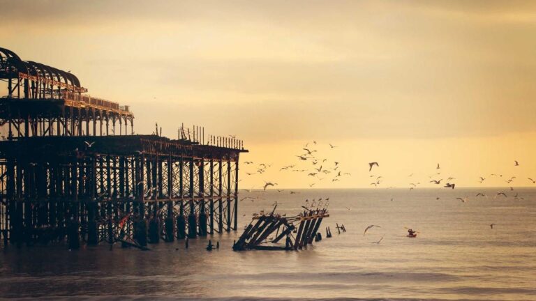 Symbolbild zum Thema POL-KLE: Issum - Verkehrsunfall in Engstelle an der Mühlenstraße Fahrzeugführer flüchtet von der Unfallstelle