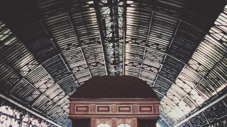 Symbolbild zum Thema BPOL-BadBentheim: Gefährlicher Eingriff in den Bahnverkehr - Jugendliche zwingen Zug zur Schnellbremsung