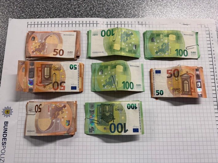 Bundespolizei stellt Bargeld und Betäubungsmittel am Gelsenkirchener Hauptbahnhof sicher Bundespolizei am Gelsenkirchener Hauptbahnhof bei Kontrolle