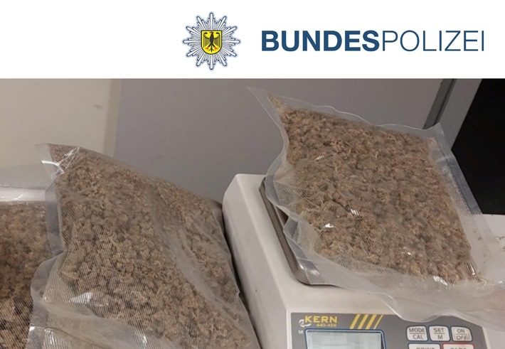 Festnahme an der Stadtbrücke Görlitz: Zwei Männer mit Cannabispaketen bei Grenzkontrolle gestoppt Bundespolizei bei Kontrolle an der Stadtbrücke in Görlitz