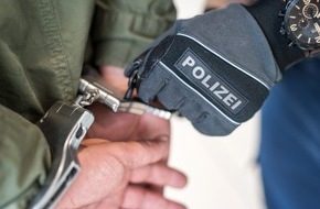 Person betritt Euerwangtunnel auf Schnellfahrstrecke Nürnberg-Ingolstadt – Streckensperrung am Abend Bundespolizeifahrzeuge bei einem Einsatz