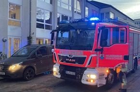 Gefahrguteinsatz an Remscheider Tankstelle: Diesel aus Lkw-Tank ausgelaufen – Umweltschaden verhindert Feuerwehrfahrzeuge bei Einsatz an Tankstelle in Remscheid