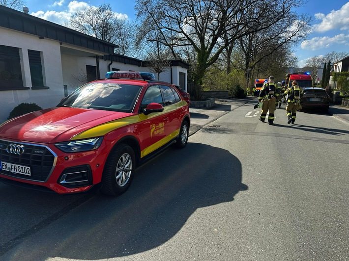 Mehrere Sachbeschädigungen und Einbrüche in Osthessen – Polizei bittet um Hinweise Feuerwehrfahrzeuge und Einsatzkräfte bei einem Einsatz in Herdecke