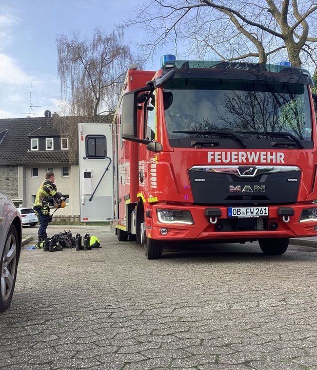 Mutmaßlicher Einbrecher in Ansbach festgenommen – Haftantrag gestellt Feuerwehrleute bei einem Einsatz in einem Wohnhaus