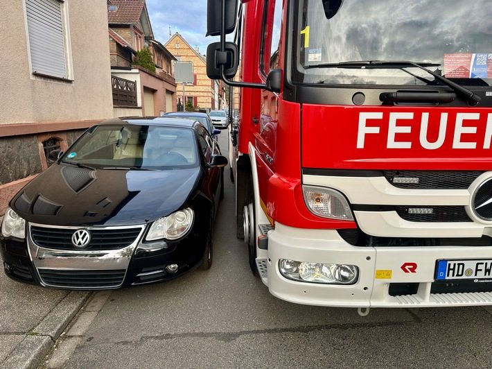 Bombendrohung am Vredener Marktplatz führt zu großräumiger Absperrung und Polizeieinsatz Feuerwehrfahrzeug in der Wilhelmstraße in Weinheim