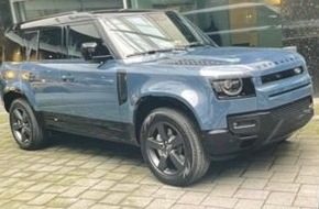 Einbruch in Gevelsberger Spielhalle: Täter schlagen Scheibe mit Gullydeckel ein Polizeiwagen vor Spielhalle in Gevelsberg