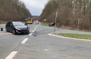 Polizei bittet um Hinweise zu Jugendlichen in Warburg-Menne nach Sachbeschädigung Polizeiwache der Kreispolizeibehörde Höxter
