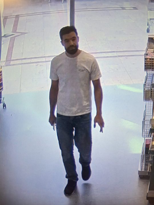 Kriminalpolizei Erfurt sucht mit Öffentlichkeitsfahndung nach zwei Tatverdächtigen nach Betrug im Thüringen Park Fahndungsfotos der Kriminalpolizei Erfurt