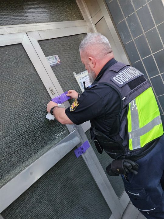 Großangelegte Kontrollen in Hamm führen zu Betriebsschließungen und Festnahmen Einsatzkräfte bei Kontrolle in Hamm