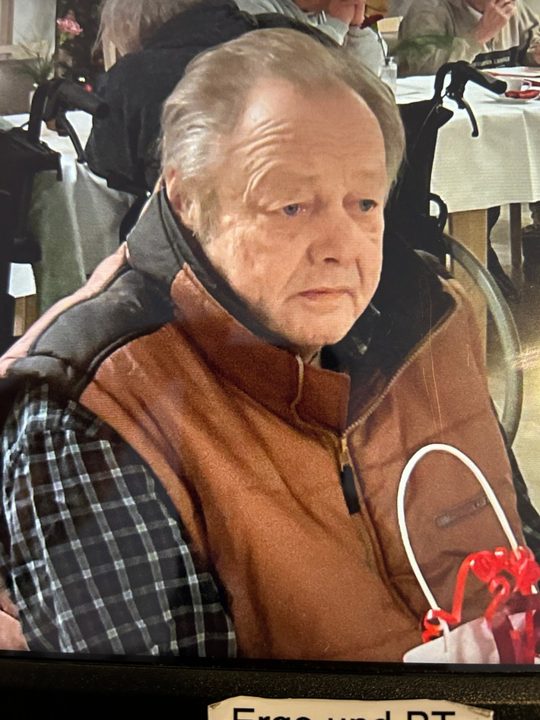 65-Jähriger aus Krainhagen seit Freitag vermisst – Polizei bittet um Hinweise Porträt eines vermissten Mannes mit brauner Weste