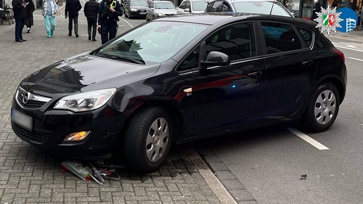 Zwei Unfälle mit unsichtbaren Verkehrsteilnehmern in Oberhausen – Leichtverletzte und Sachschäden Polizeiwagen und Unfallstelle in Oberhausen