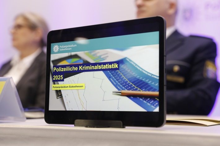 Verkehrsunfall auf B3 bei Niederschopfheim: Zwei Verletzte und hoher Sachschaden Polizeivizepräsidentin Anja Wetz bei der Vorstellung der Kriminalstatistik