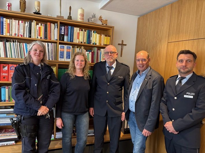 Polizei stoppt Transporter-Gespann in Sande wegen fehlender Fahrerlaubnis Neuer Wachleiter Andreas Galke bei Antrittsbesuch in Rüthen