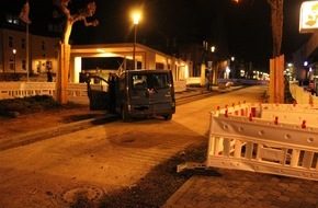Mehrere Verkehrsunfälle und ein Angriff auf Jagdgehilfe beschäftigen die Polizei im Raum Reutlingen Polizeieinsatzfahrzeug in Düren
