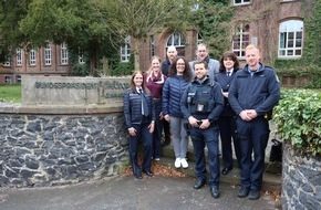 Polizei Schwalm-Eder ermittelt nach Verbreitung eines Videos mit Auseinandersetzung in Schwalmstadt Polizeifahrzeug vor Polizeistation in Homberg