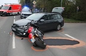 Zwei Verkehrsunfälle in Rotenburg: Alkoholverdacht und Kontrollverlust führen zu Sachschäden Polizeieinsatzfahrzeug am Tatort