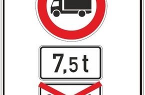 Leichter Personenschaden bei Auffahrunfall auf der B9 bei Andernach Polizeifahrzeug bei Verkehrskontrolle