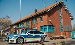 Tatverdächtiger nach Autodiebstahl bei Mönchengladbacher Firmen-Einbruch in Viersen festgenommen Einsatzfahrzeuge an Unfallstelle am Bahnübergang in Insheim