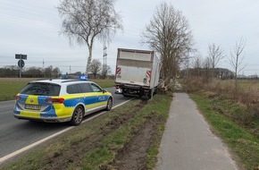 Polizei warnt vor Betrug bei Gartenarbeiten im Landkreis Stade: So schützen Sie sich vor unseriösen Anbietern Polizeiwagen vor Haus mit Garten
