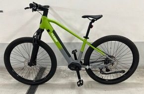 Alkoholisierter Zweiradfahrer in Düren leistet Widerstand bei Blutentnahme Feuerwehr bei Löscharbeiten an einem Mehrfamilienhaus